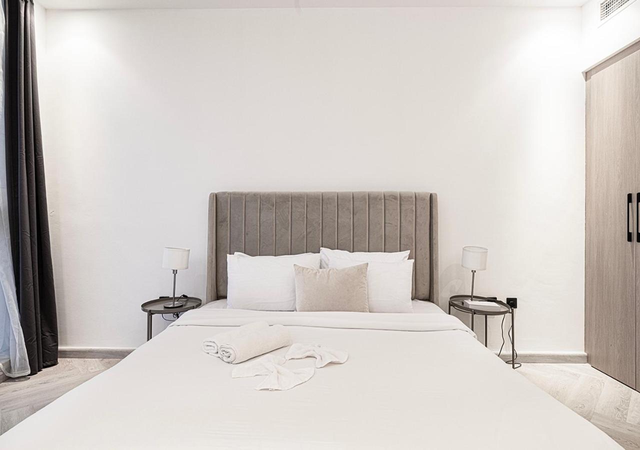 Modern 4br With Balcony And Scenic Marina Views Apartamento