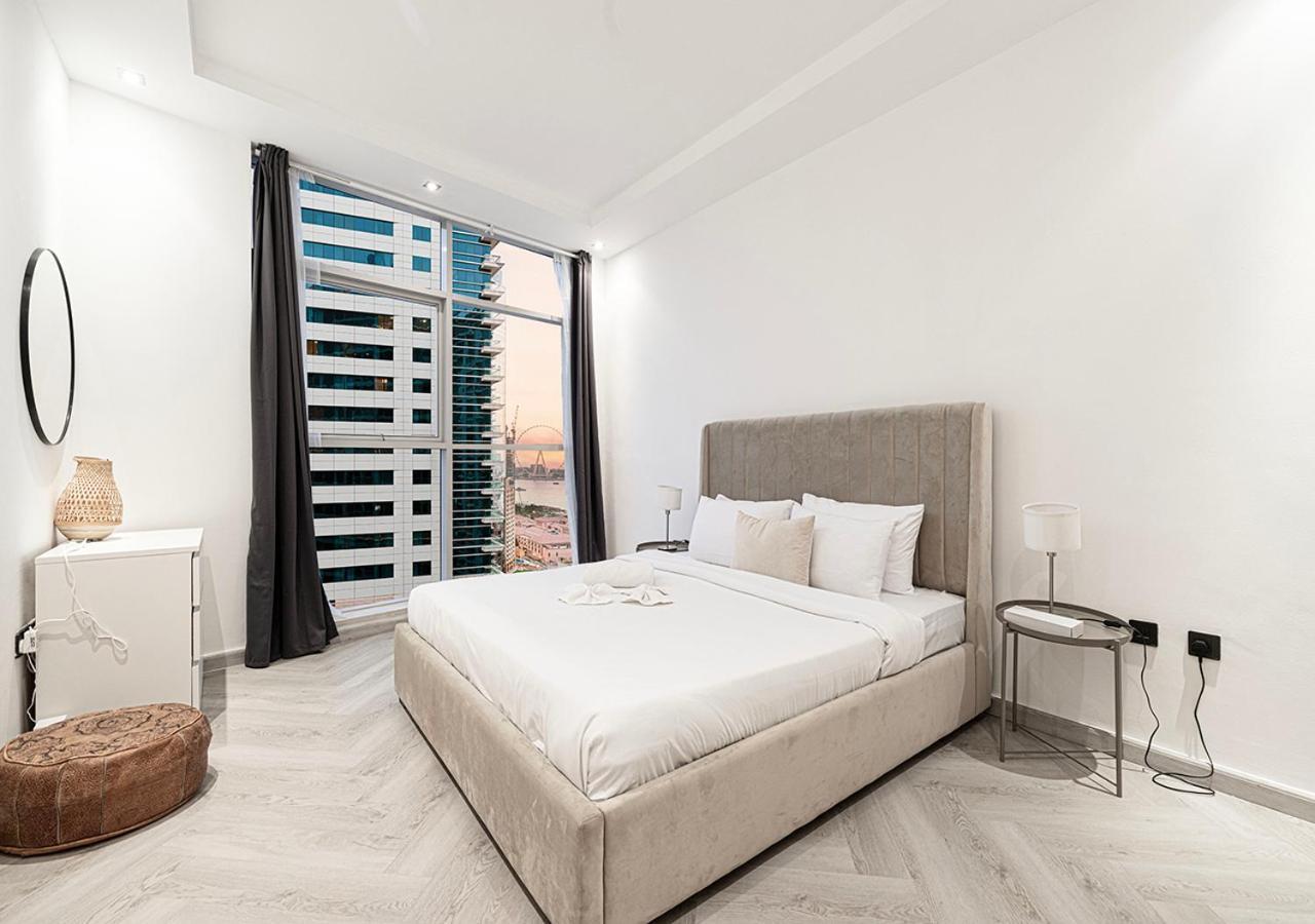 Modern 4br With Balcony And Scenic Marina Views Apartamento Dubái