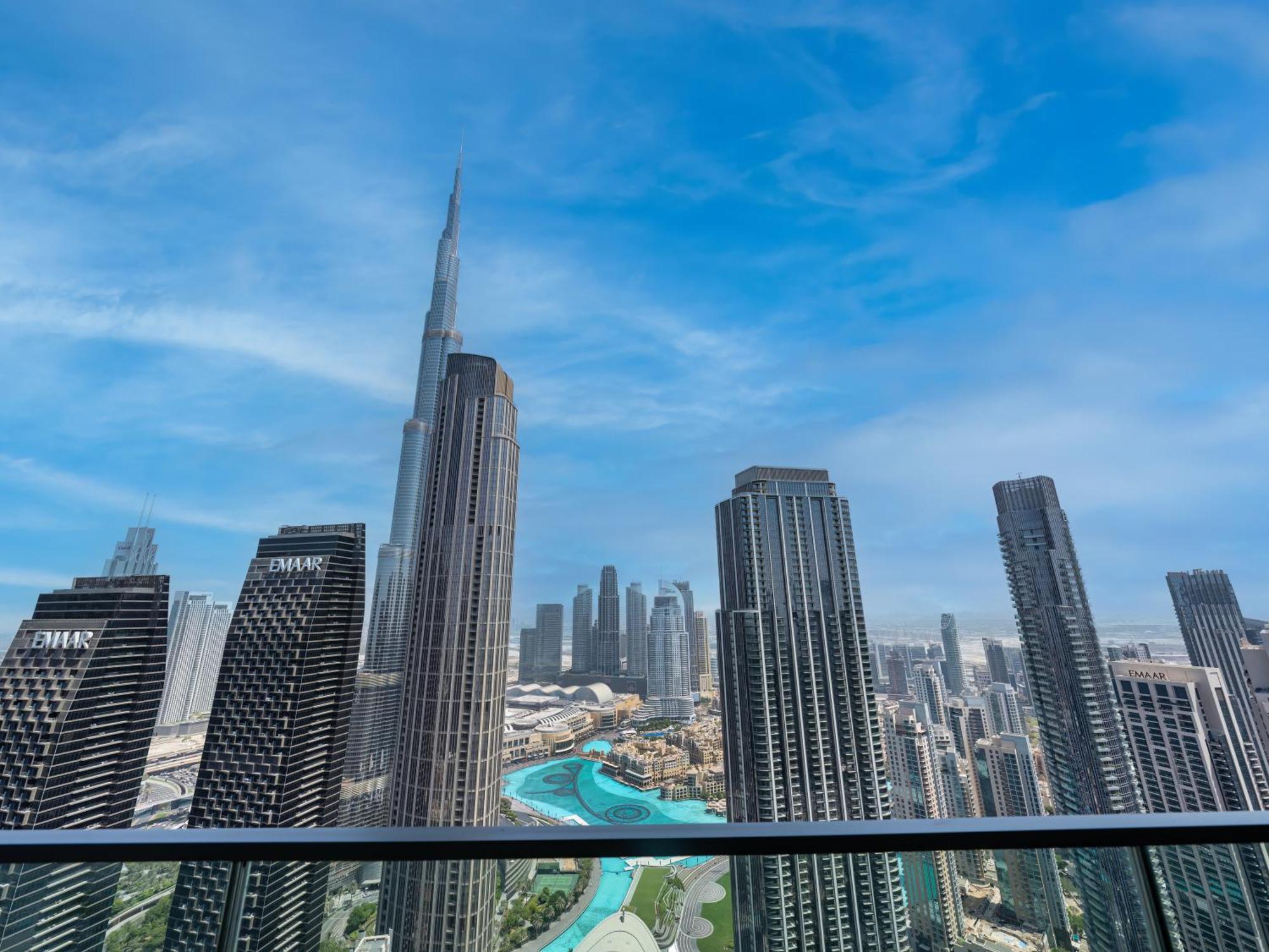Apartament Burj Khalifa Bliss I 4 Bedroom I Burj Khalifa & Fountain Views I Free Gym, Pool, Parking, Wi-fi And Ps5 I By Skyline Serenity Dubai