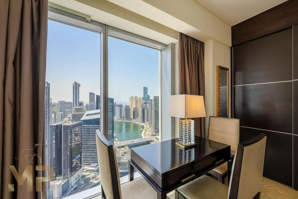 Marco Polo - Chic 1br In Marina Hub, Expansive Balcony Appartement Dubaï