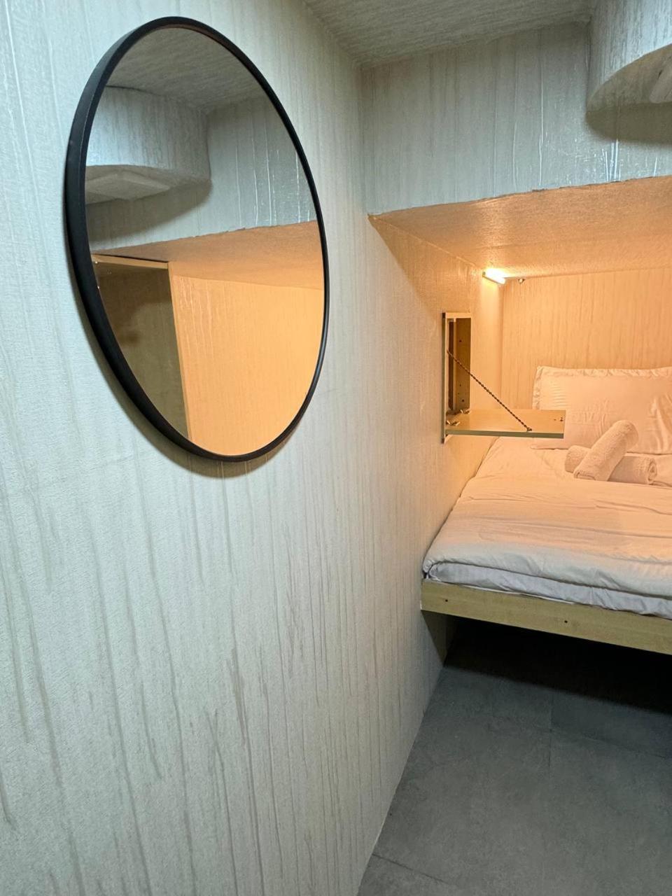 Capsule In Business Bay Near Downtown Kapselhotell