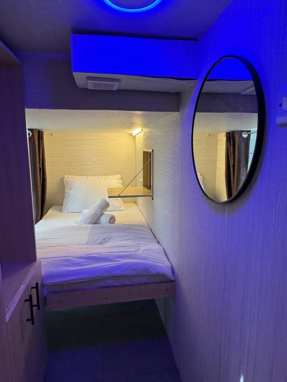Capsule In Business Bay Near Downtown Kapselhotell *