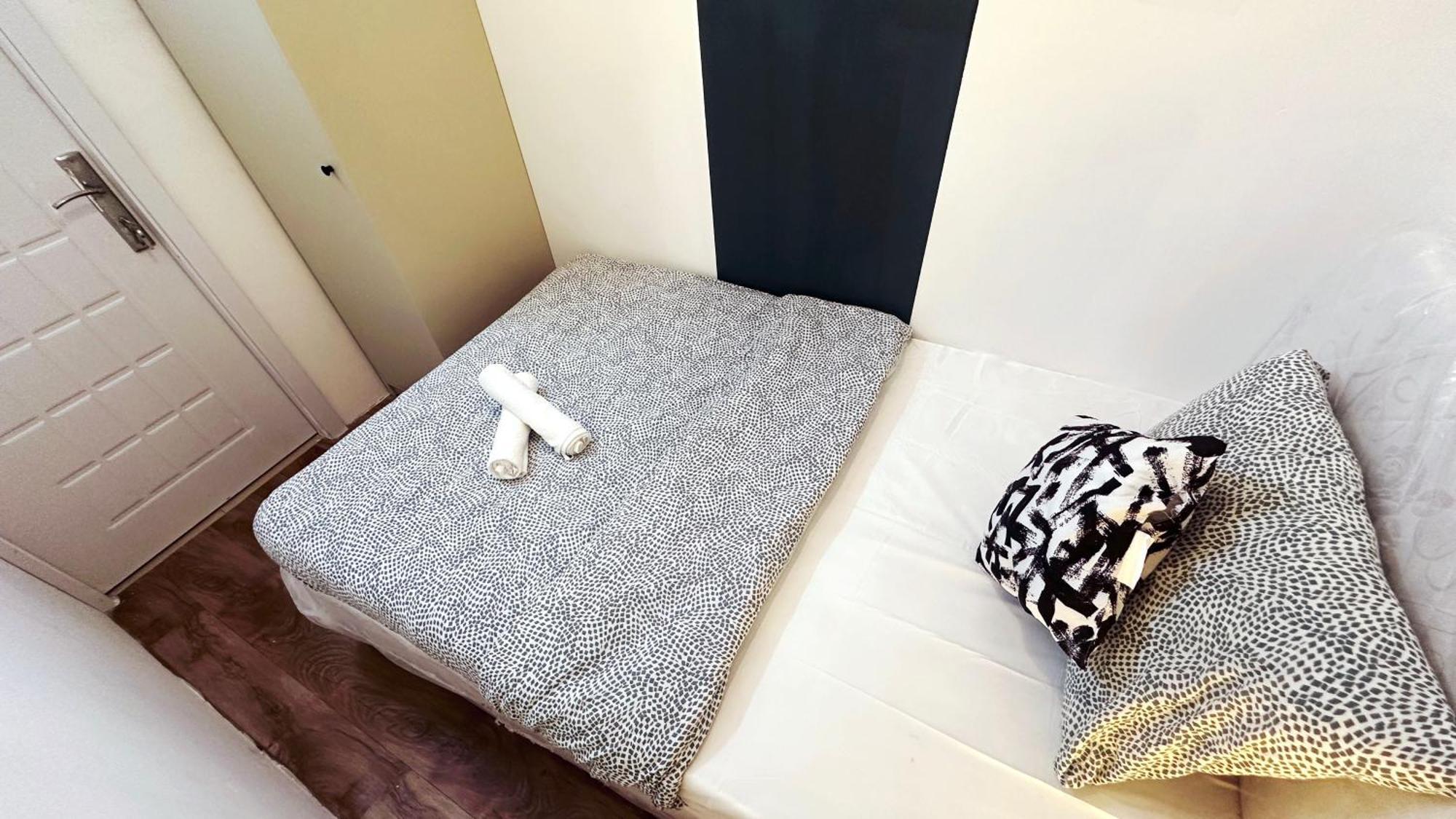 Blissful Partition In Bur Near Burjuman Metro Rum i privatbostad *