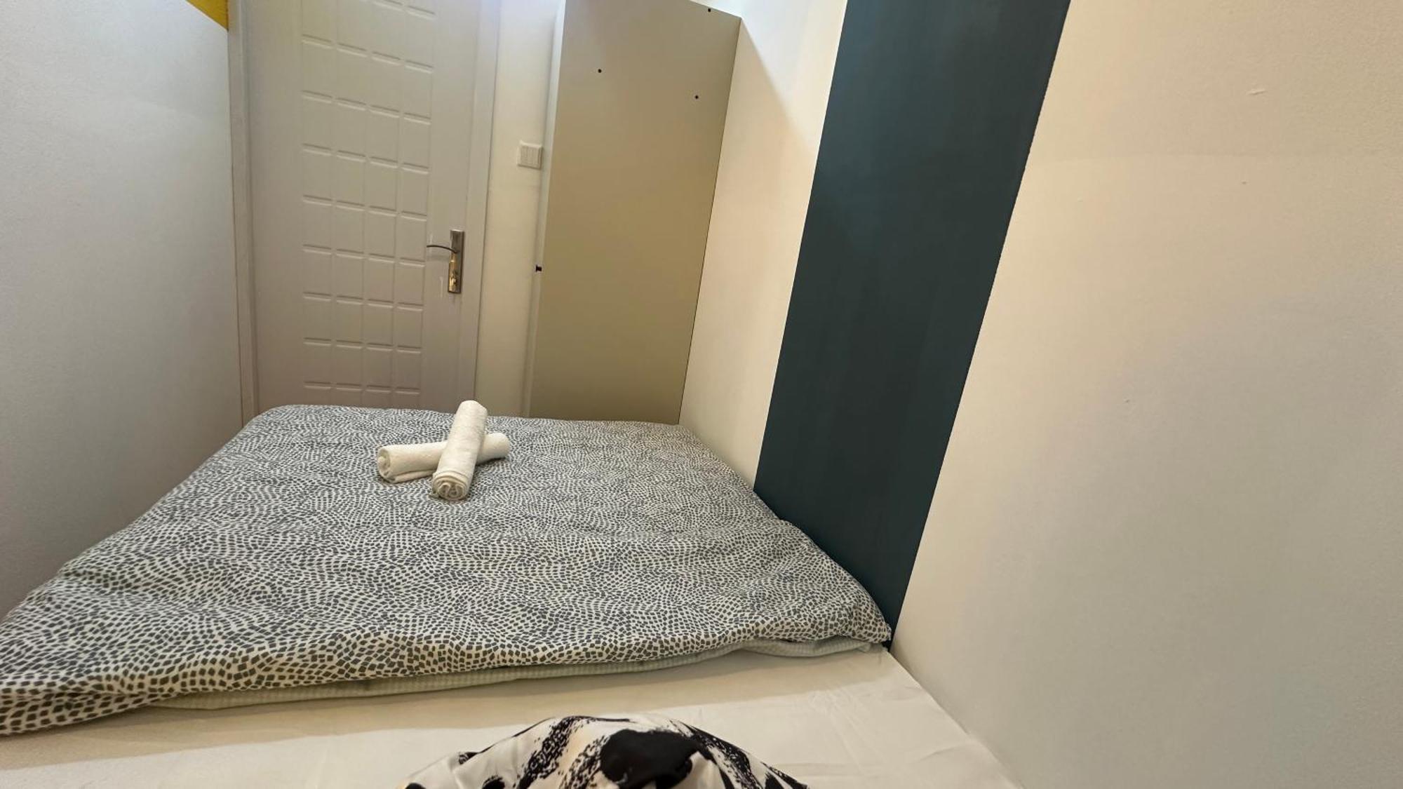 Blissful Partition In Bur Near Burjuman Metro Rum i privatbostad