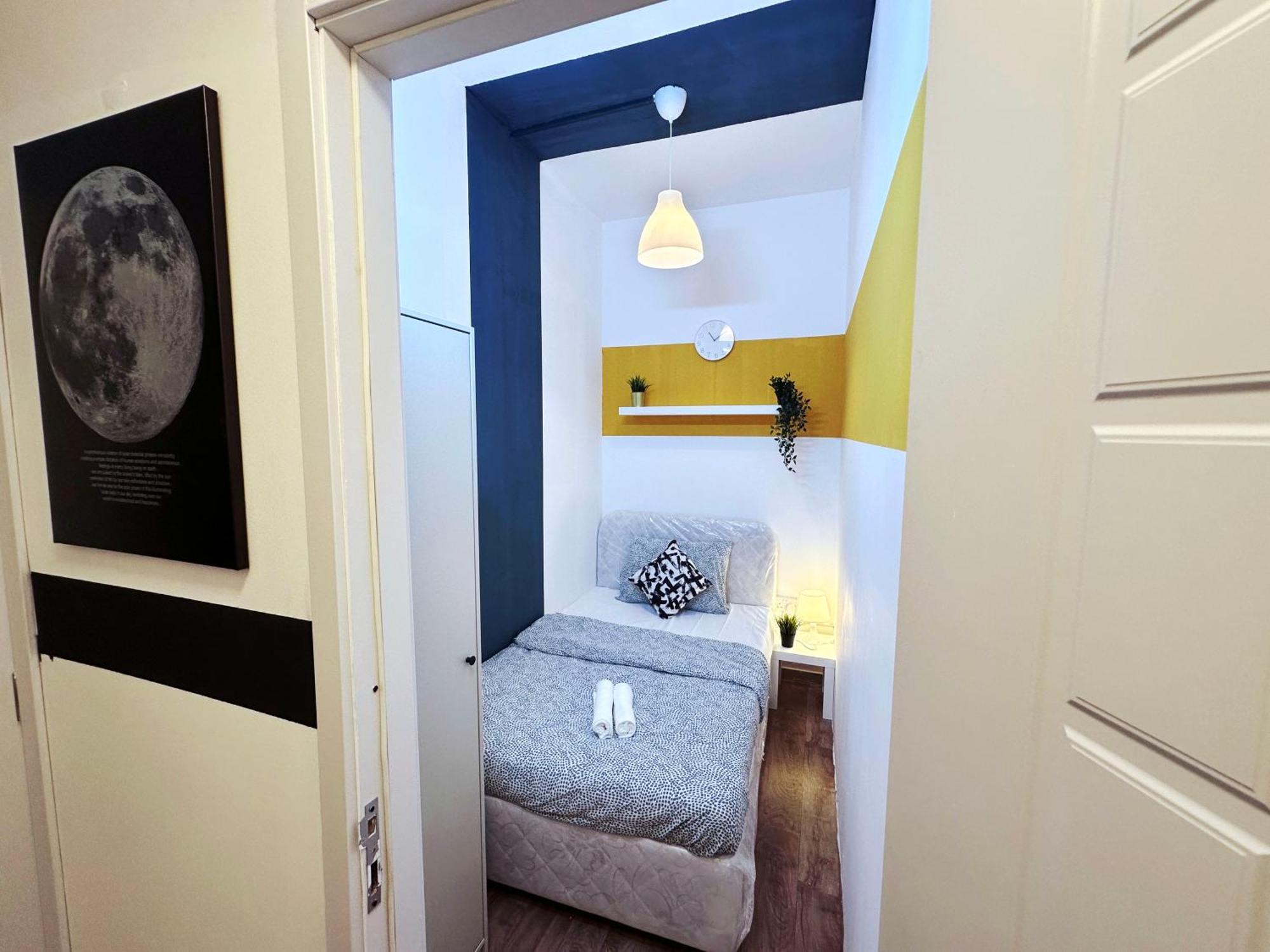 Rum i privatbostad Blissful Partition In Bur Near Burjuman Metro *