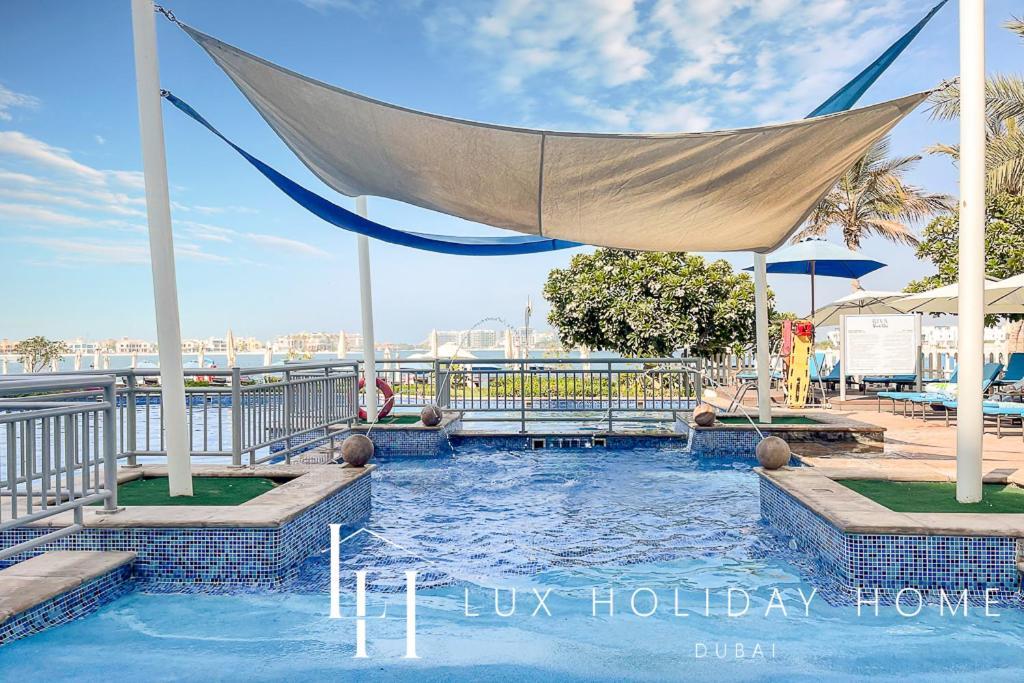 Lux - The Shoreline House