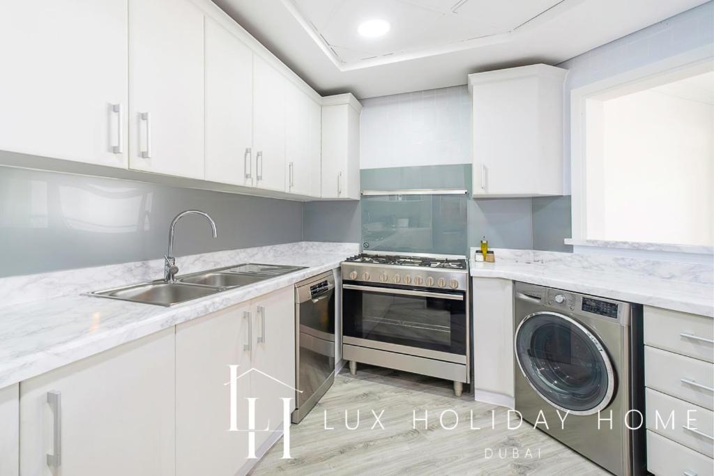 Lux - The Shoreline House Apartamento Dubái