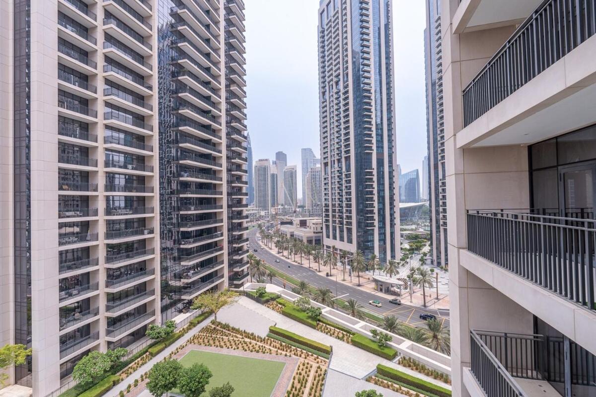 Bright And Chic 2-bedrooms In Downtown Near Burj Khalifa And Mall! Apartemen