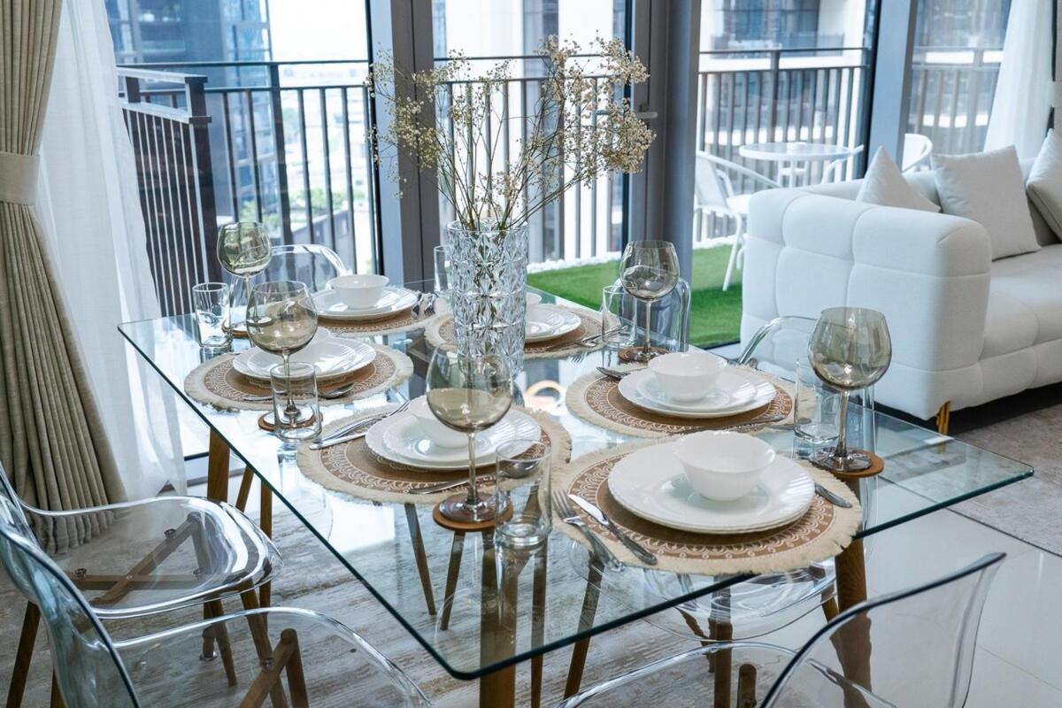 Bright And Chic 2-bedrooms In Downtown Near Burj Khalifa And Mall! Apartemen *