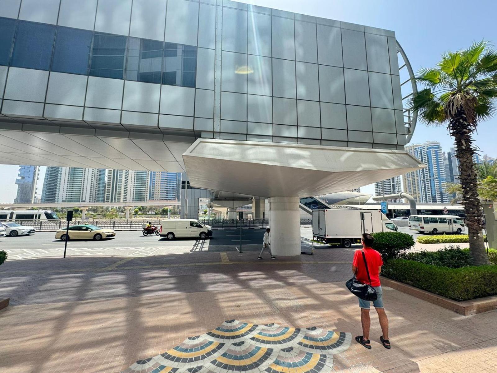 Spacious In Marina Close To Metro And Apartamento