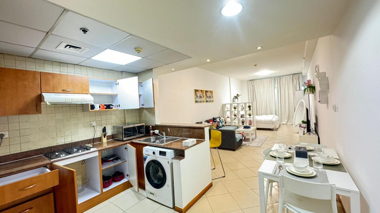 Spacious In Marina Close To Metro And Dubái