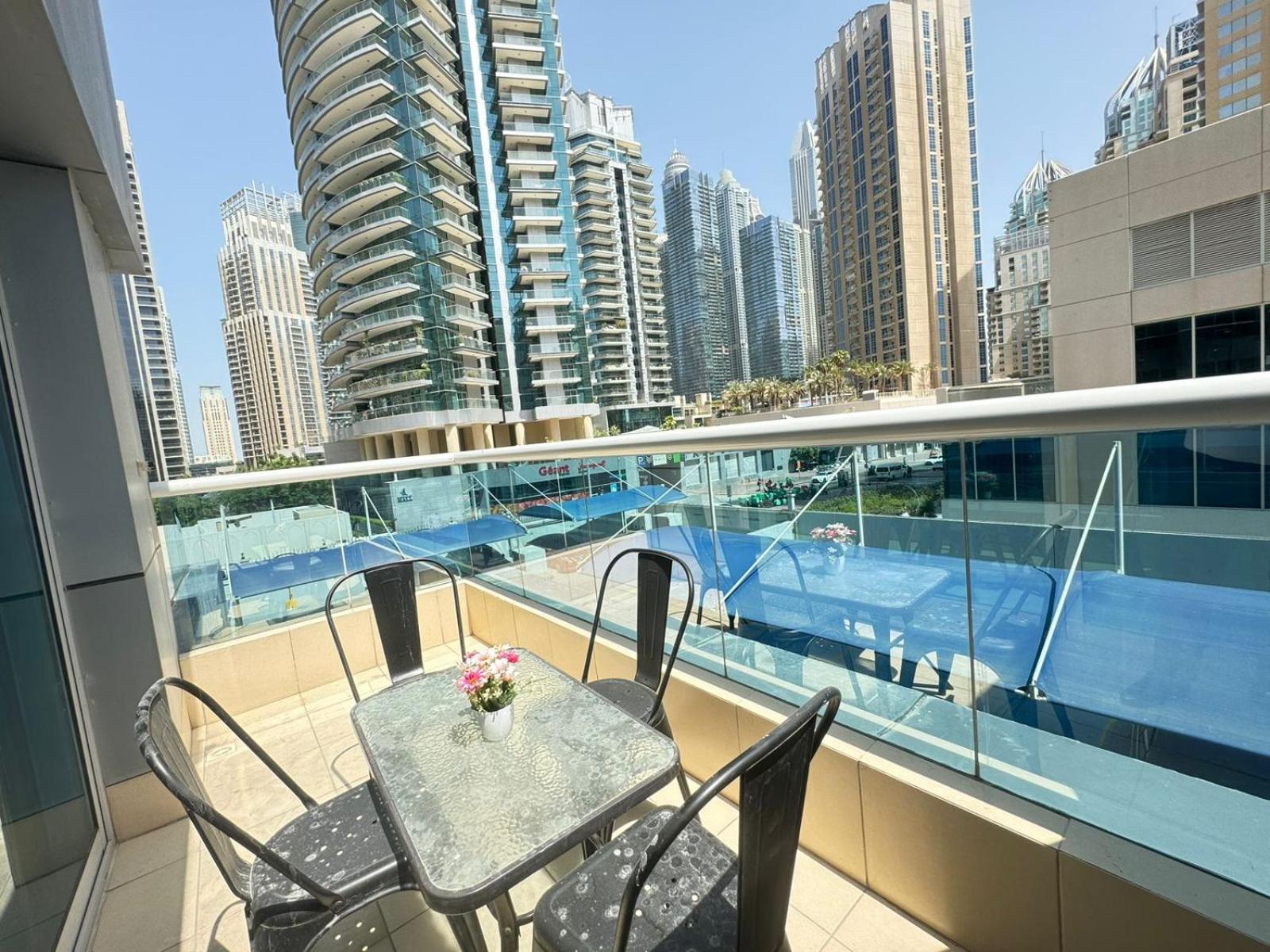 Spacious In Marina Close To Metro And Dubái