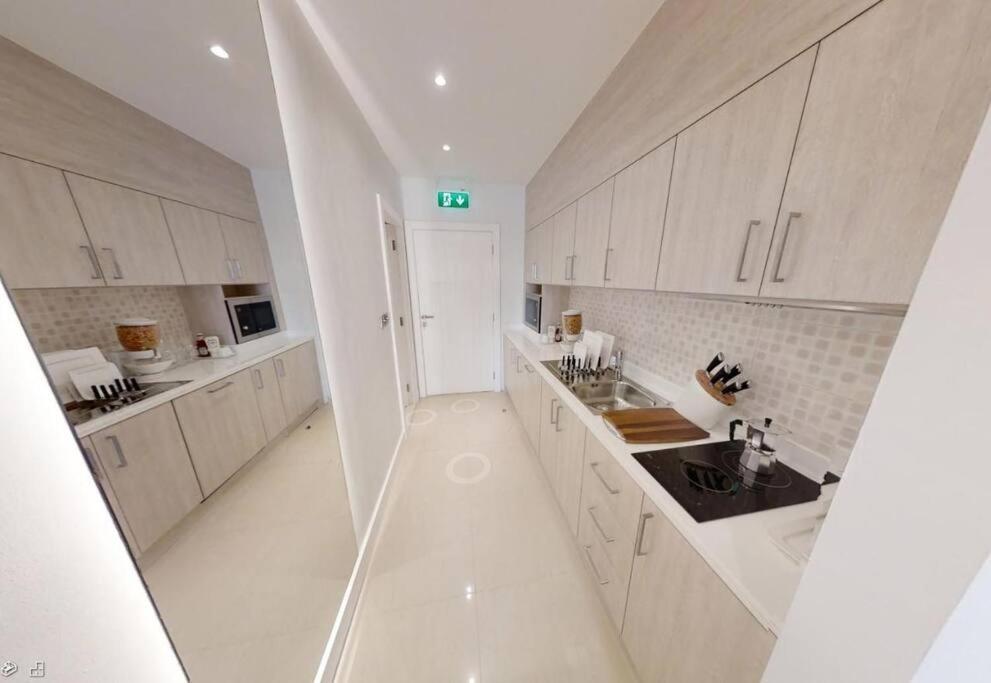 Luxury Studio With Free Infinity Pool Beach Gym And Parking Apartamento