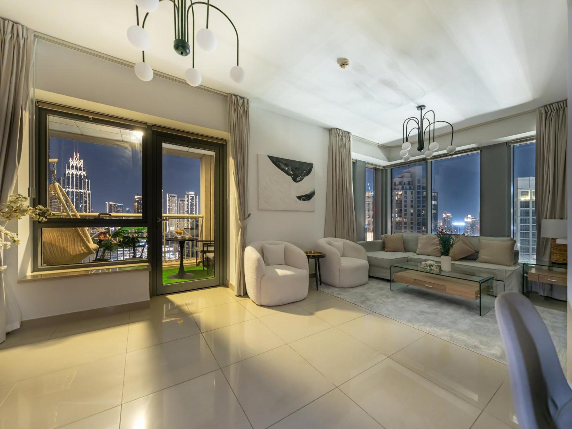 Apartemen Lavish 2 Bedroom I Burj Khalifa & Fountain Views I Free Gym, Pool, Parking, Wi-fi And Ps5 I By Skyline Serenity *