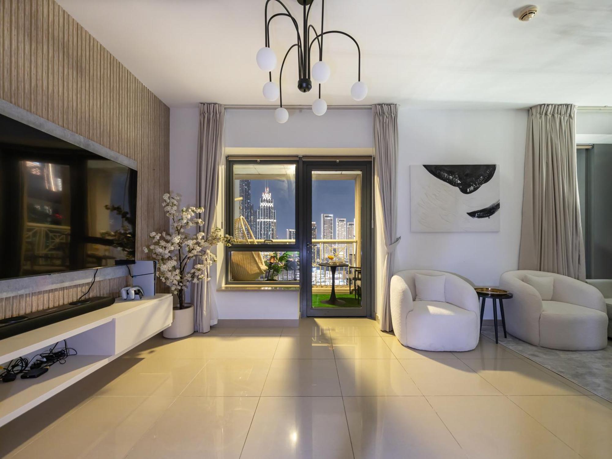Apartemen Lavish 2 Bedroom I Burj Khalifa & Fountain Views I Free Gym, Pool, Parking, Wi-fi And Ps5 I By Skyline Serenity Dubai