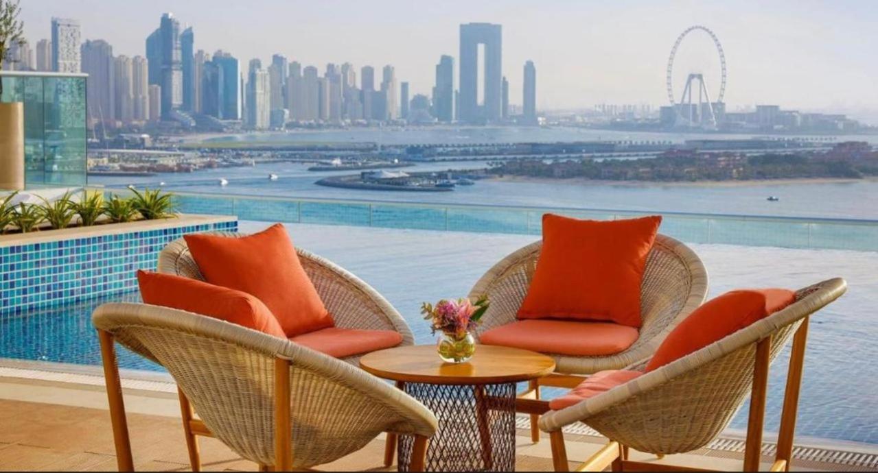 7 Palm Jumeirah West * Dubai