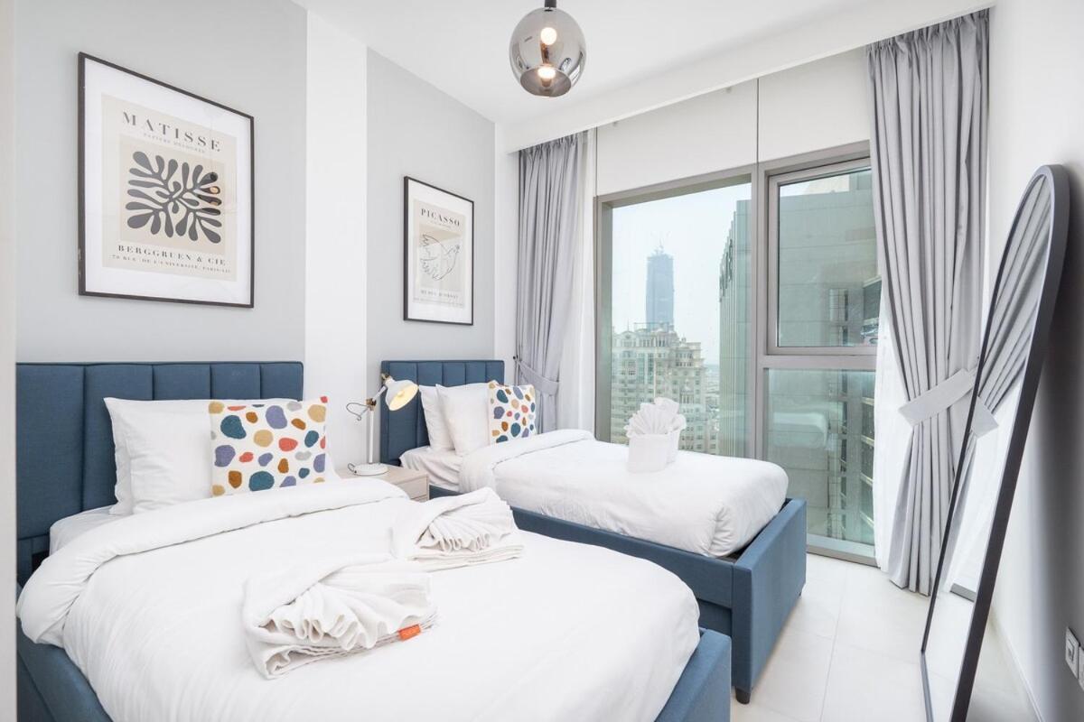 Luxurious 4-bedrooms Near Burj Khalifa And Mall In Downtown! Lägenhet