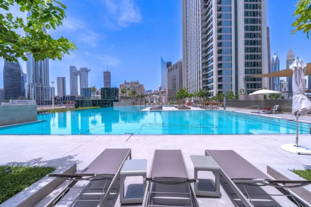 Luxurious 4-bedrooms Near Burj Khalifa And Mall In Downtown! Lägenhet
