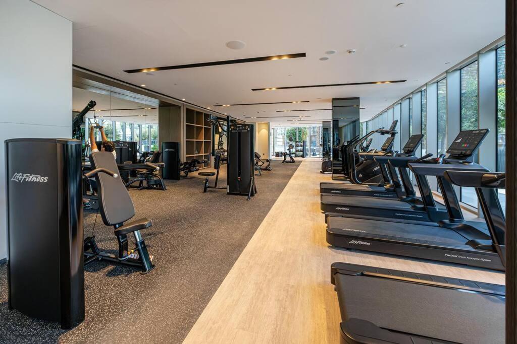 4min To Mall - Pool Access - King Bed * Dubai