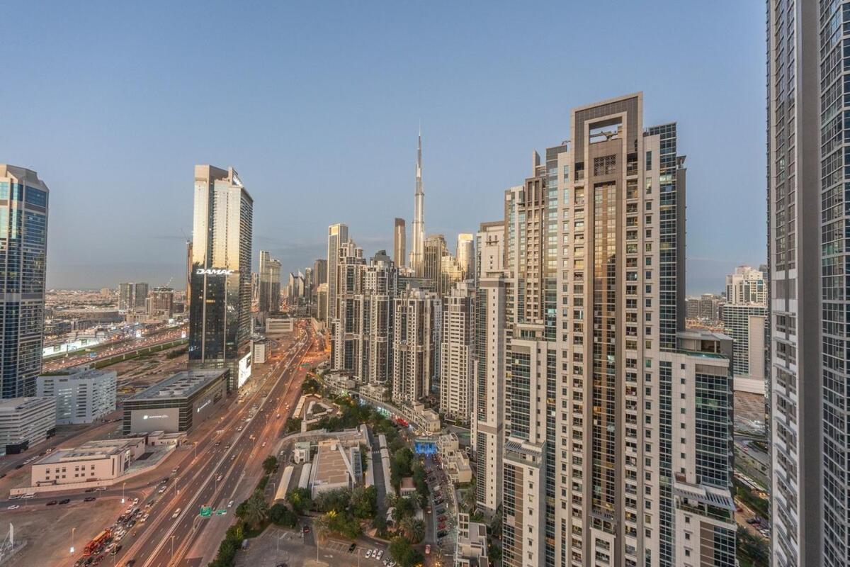 Classy 2-bedrooms With Vintage-inspired Furniture At Executive Tower M! Lägenhet Dubai