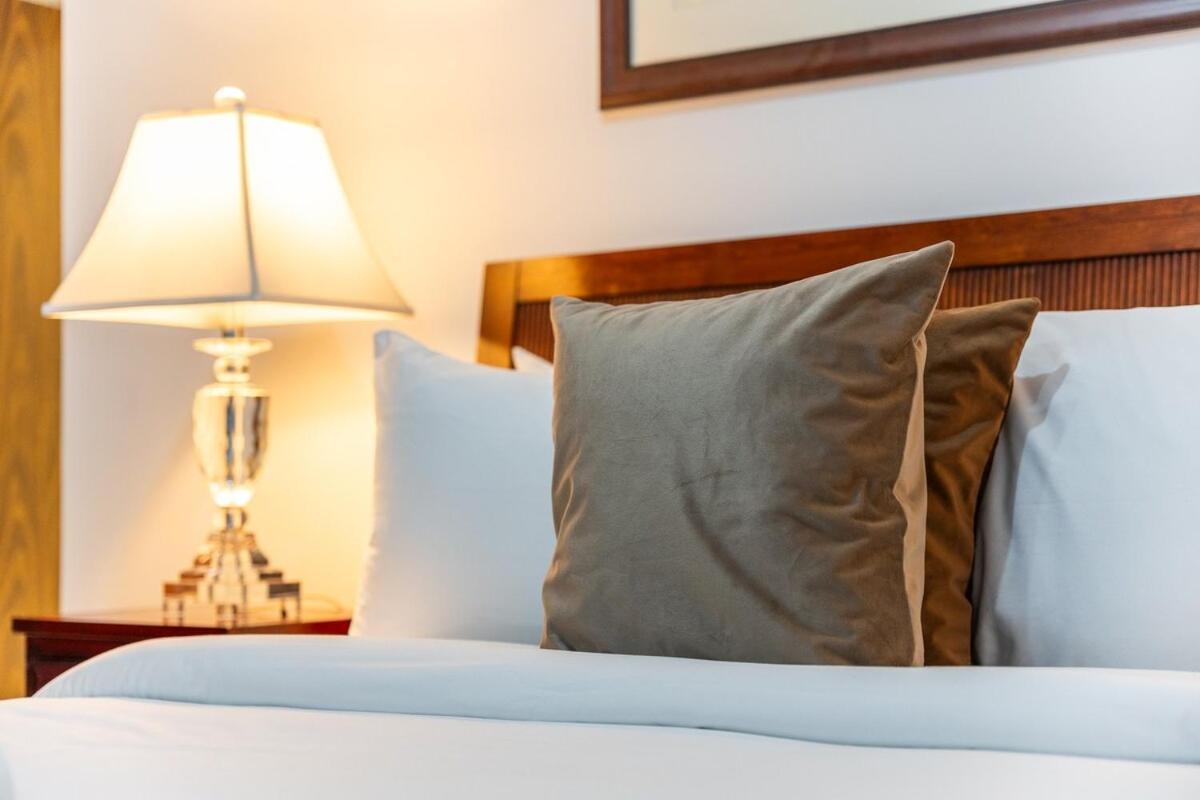 Classy 2-bedrooms With Vintage-inspired Furniture At Executive Tower M! Lägenhet