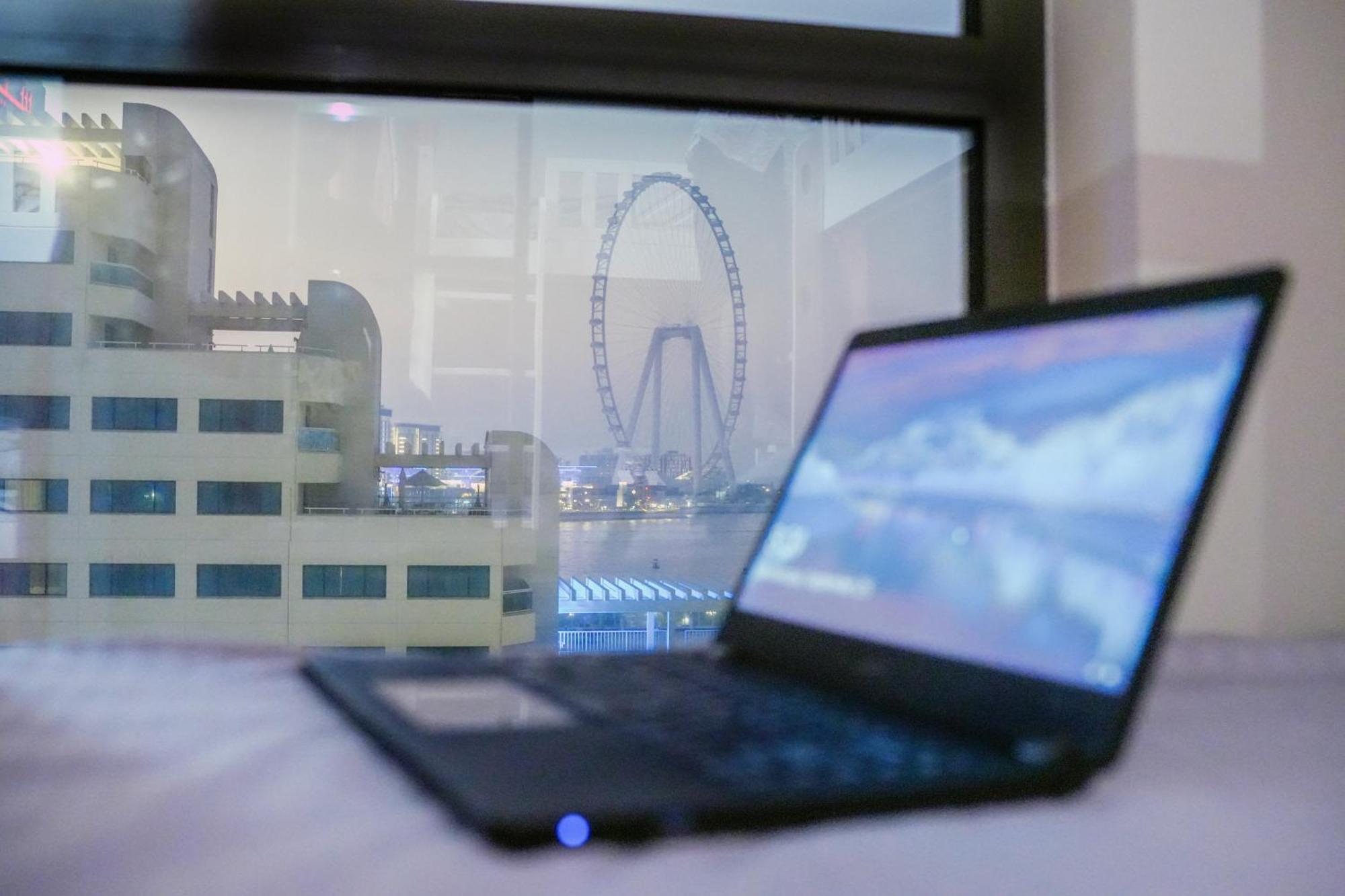 Hostal The Blue Parrot Jbr *