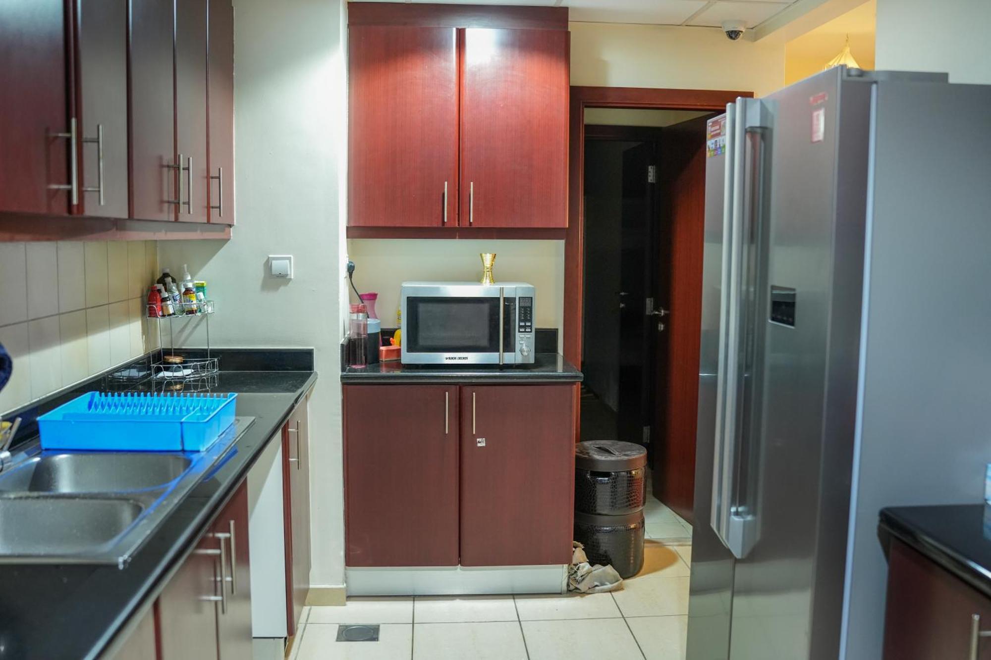 Hostal The Blue Parrot Jbr *