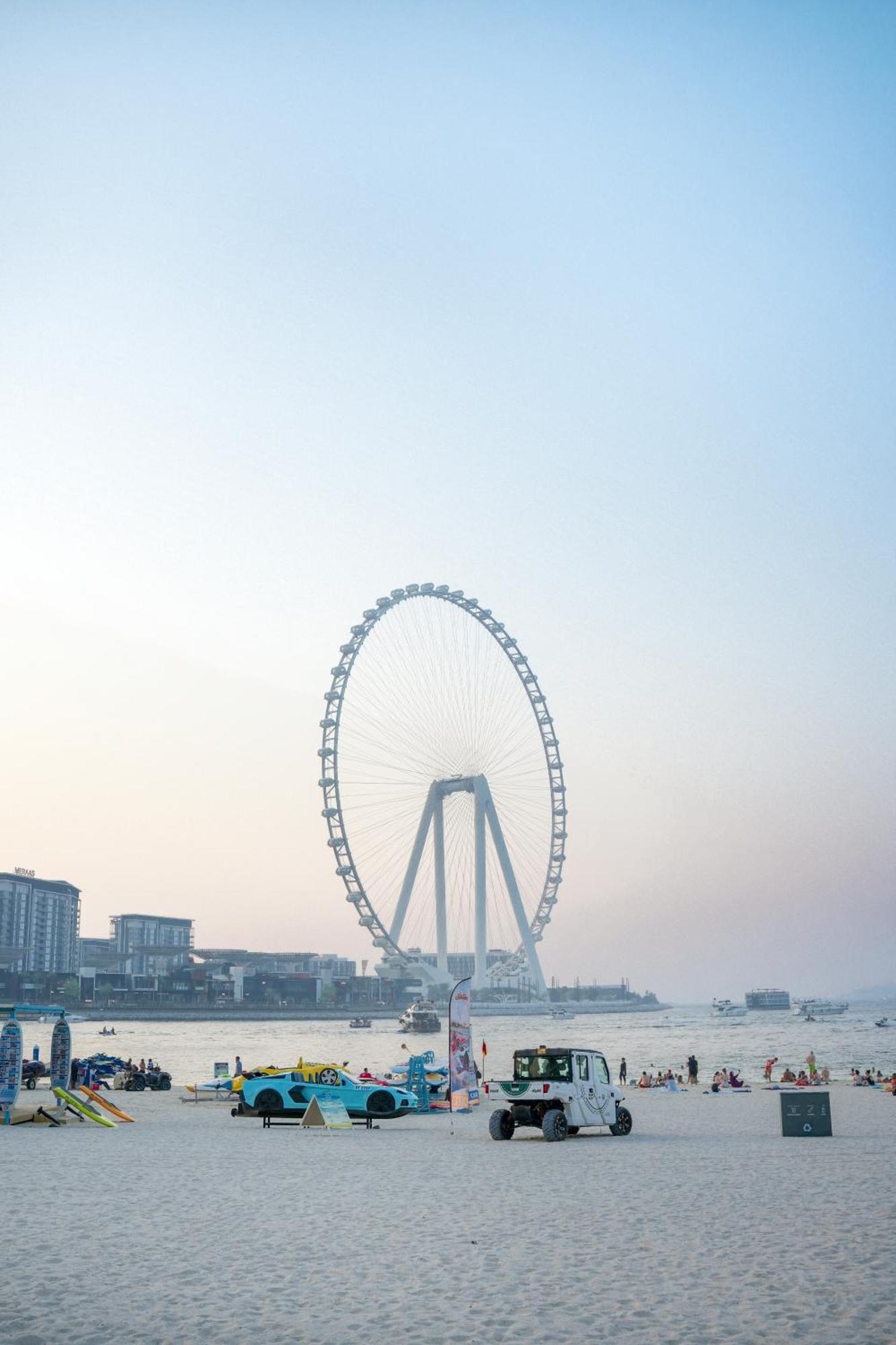 The Blue Parrot Jbr Hostal Dubái