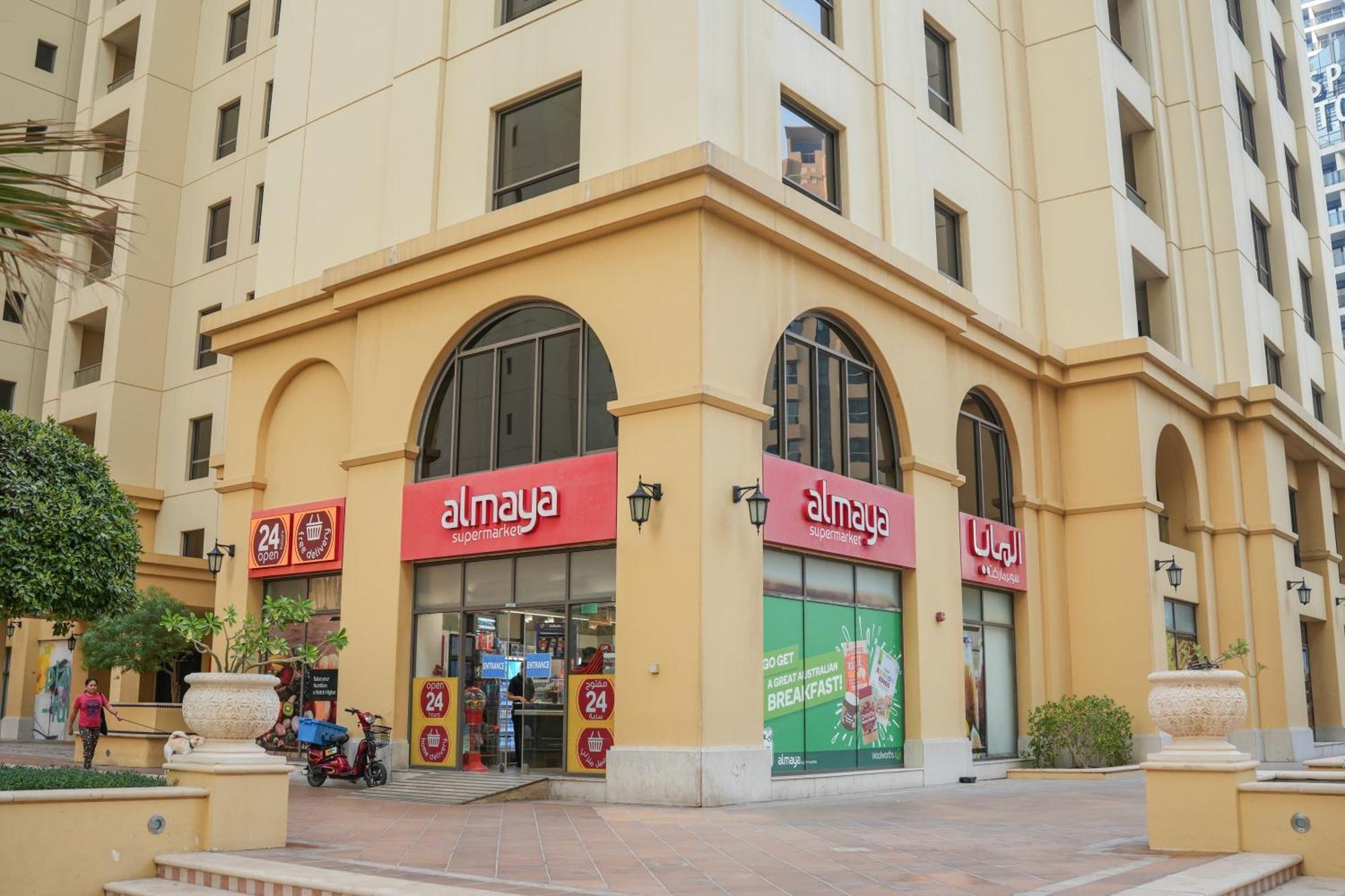 The Blue Parrot Jbr Hostal