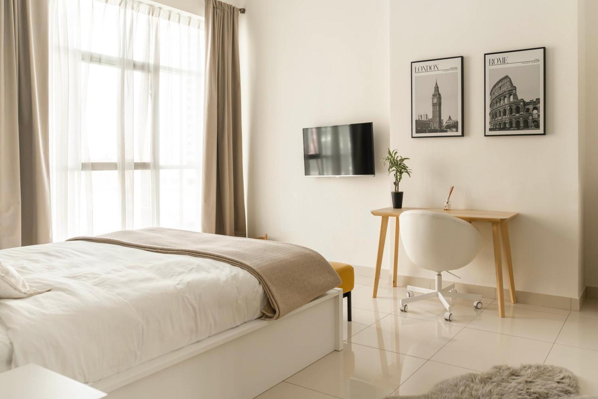Relaxing 2br Haven In Marina Perfect Location & Amenities Dubai