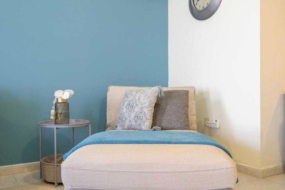 Stunning 1-bedroom With Marina Views Lejlighed