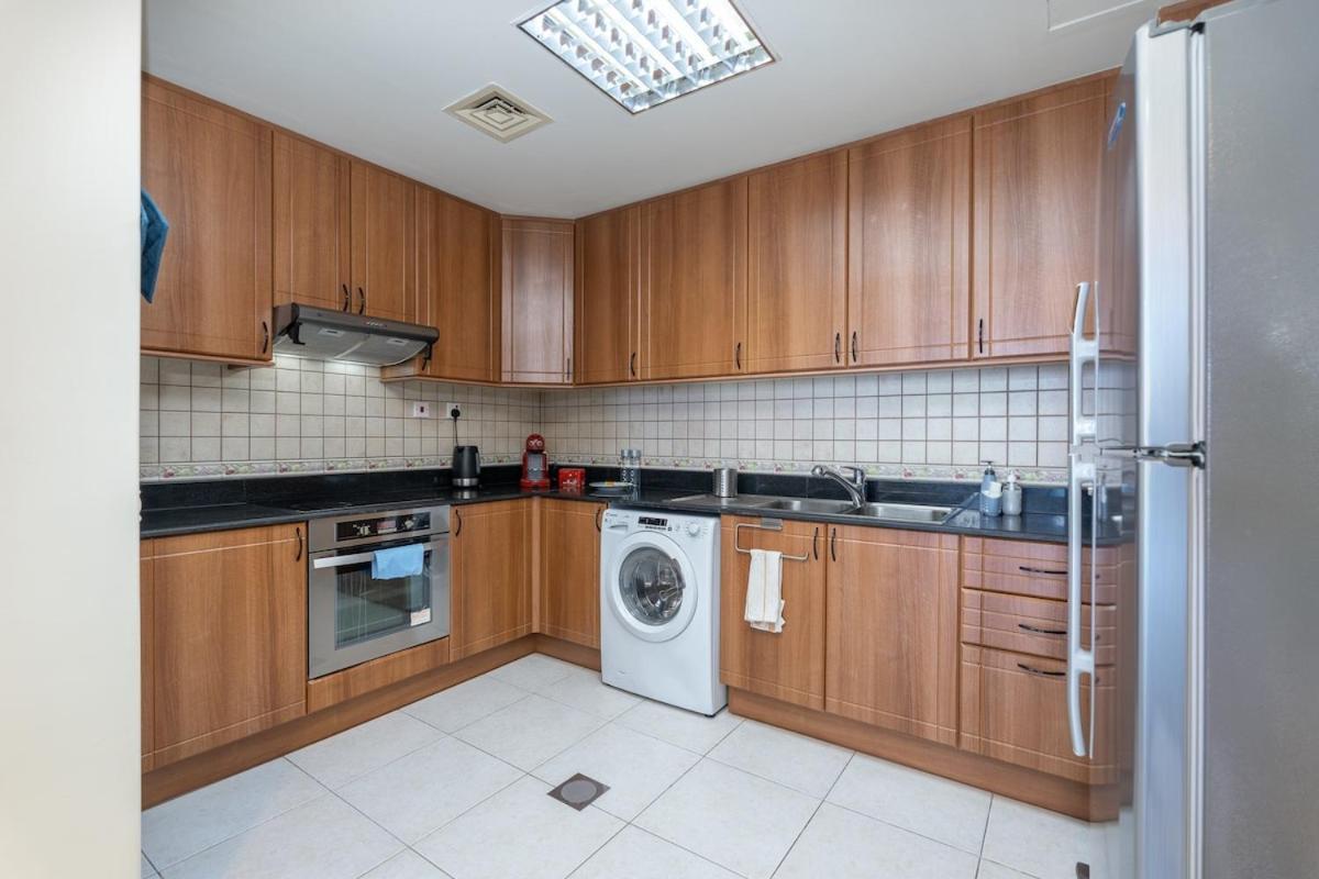Lejlighed Stunning 1-bedroom With Marina Views Dubai
