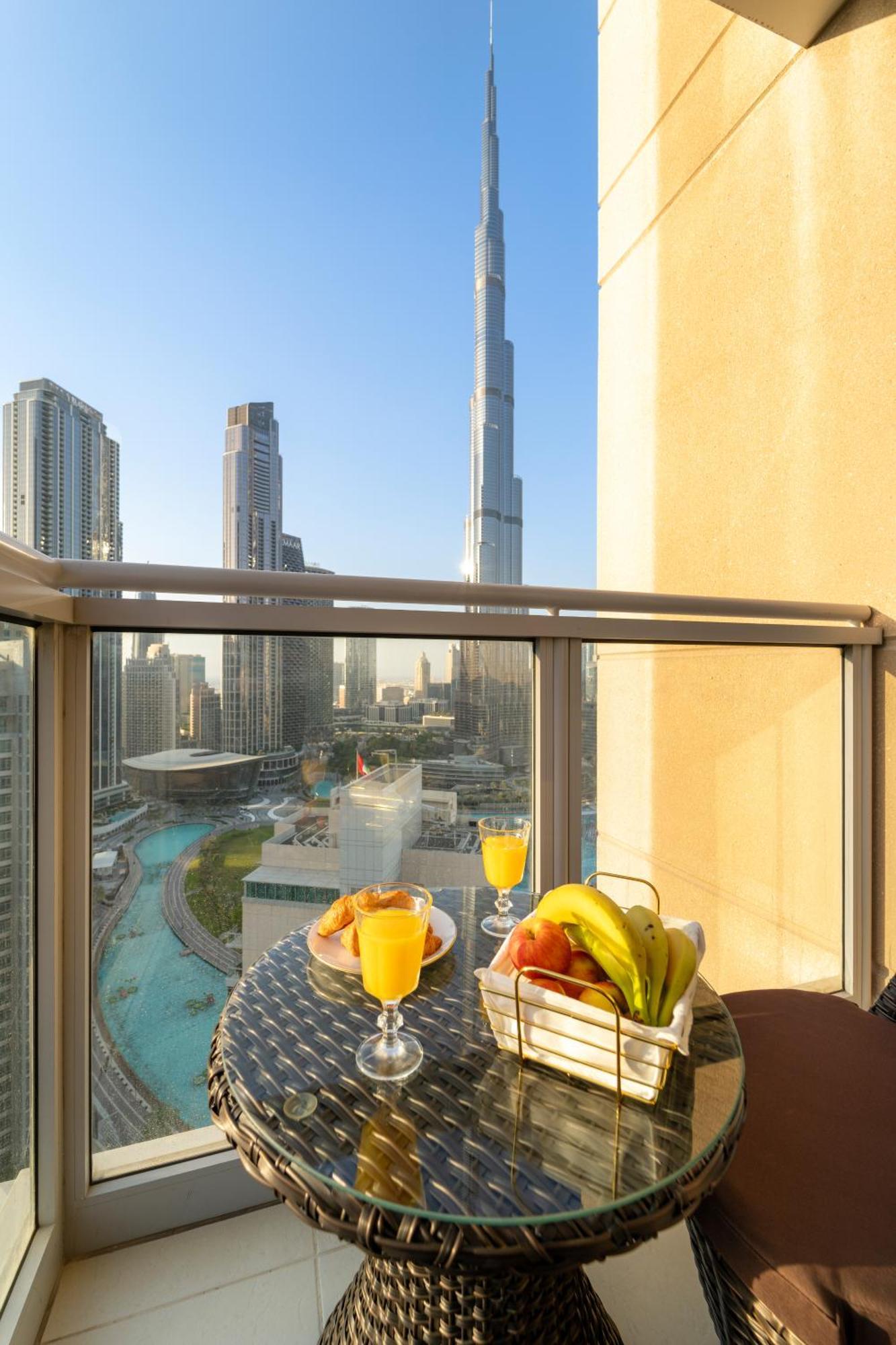 Ace Luxe, 2br, Downtown, Burj Khalifa & Fountain View, 5 Mins Walk To Mall * Dubai