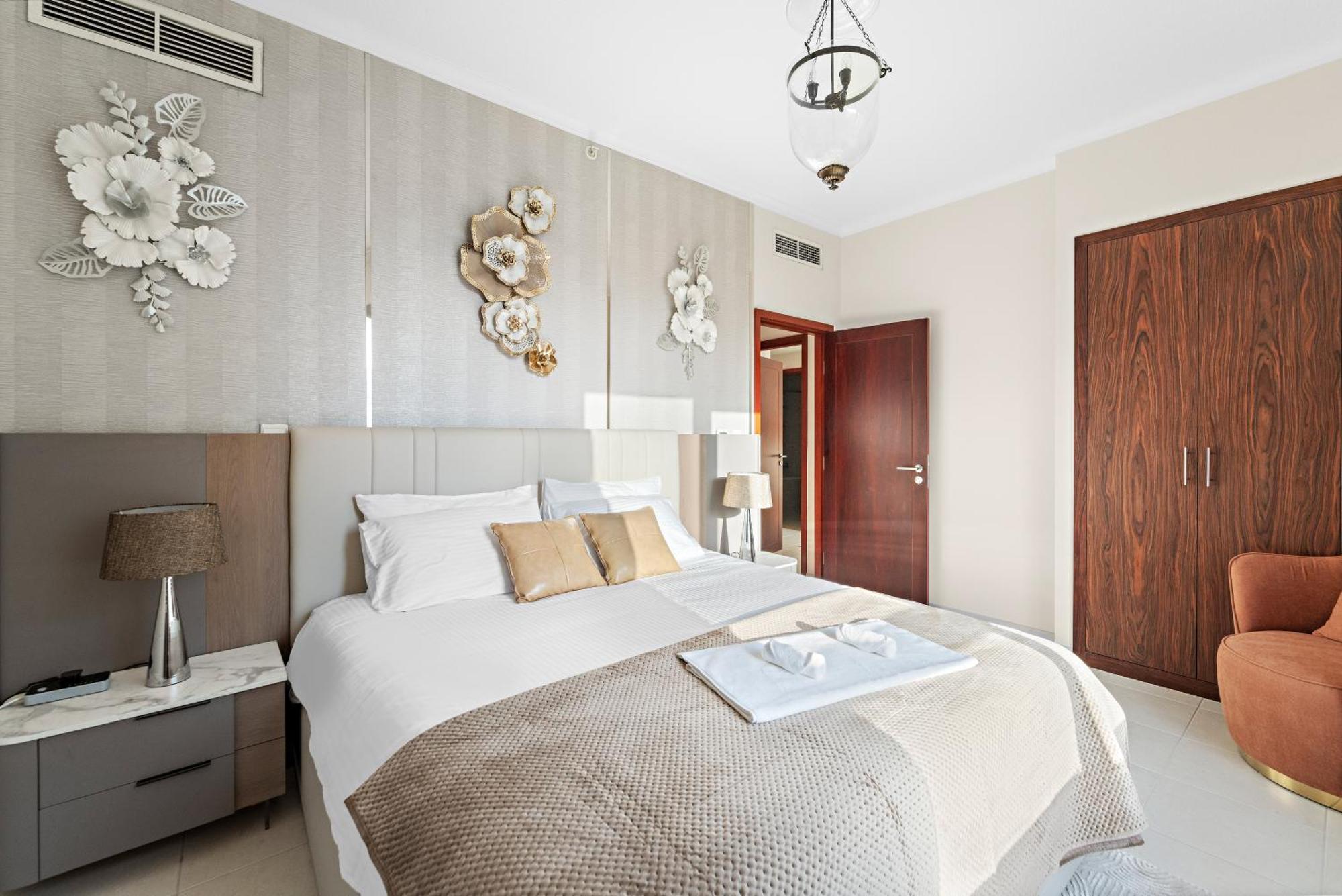 Ace Luxe, 2br, Downtown, Burj Khalifa & Fountain View, 5 Mins Walk To Mall Apartment