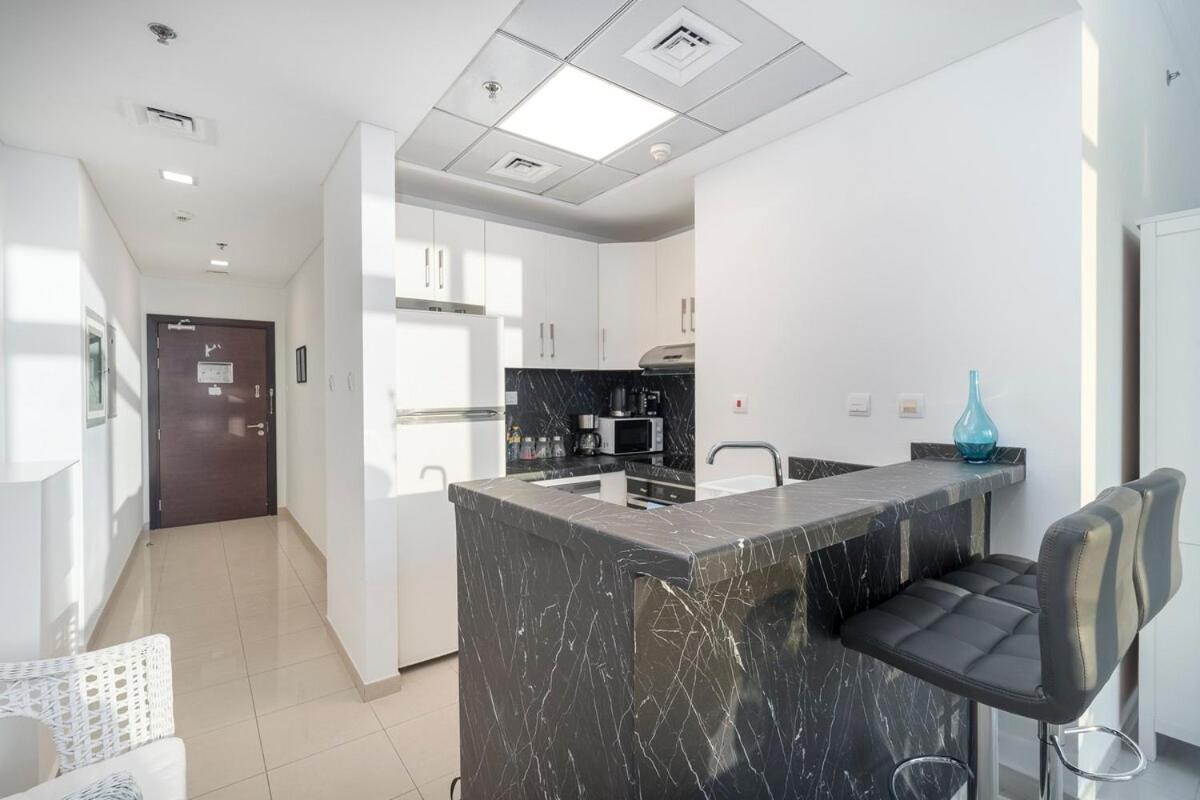 Cozy Spacious 1-bedroom Haven In Marina