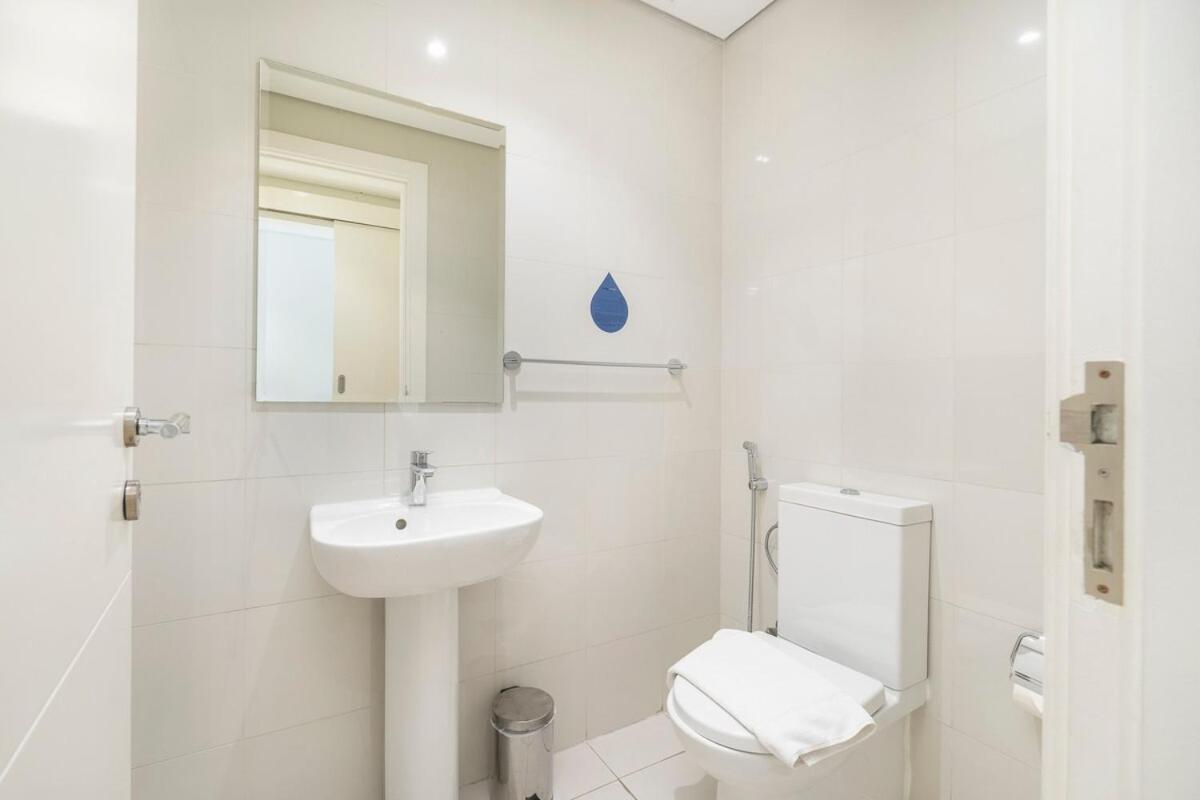 Beautifully Designed 3br With Canal Views In Business Bay Apartment