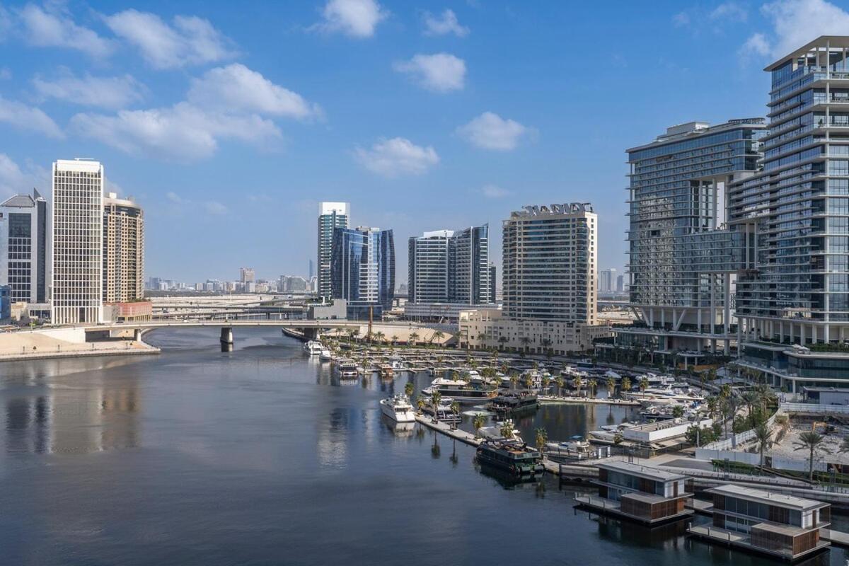 Beautifully Designed 3br With Canal Views In Business Bay *