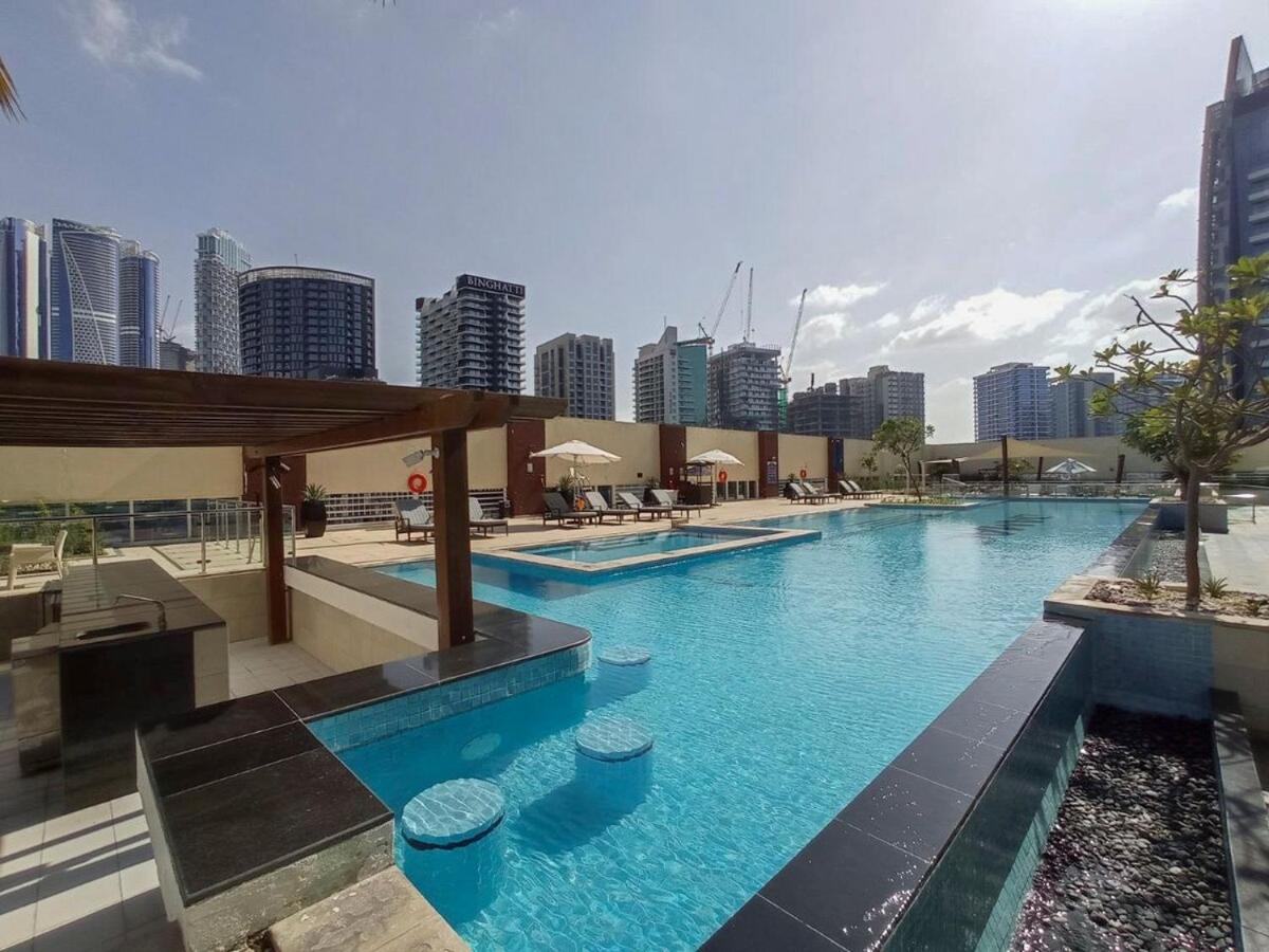 Beautifully Designed 3br With Canal Views In Business Bay Dubai