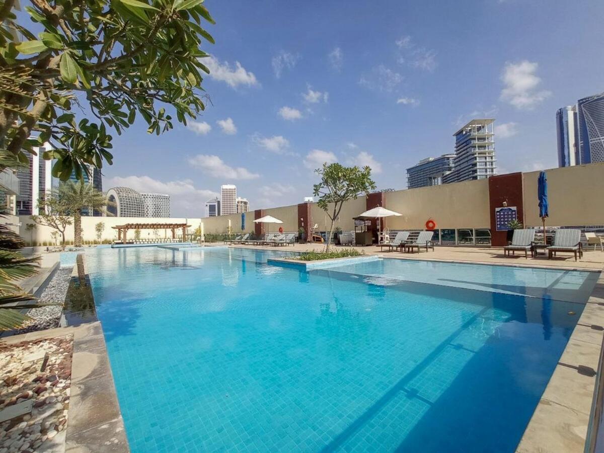 Beautifully Designed 3br With Canal Views In Business Bay Apartment