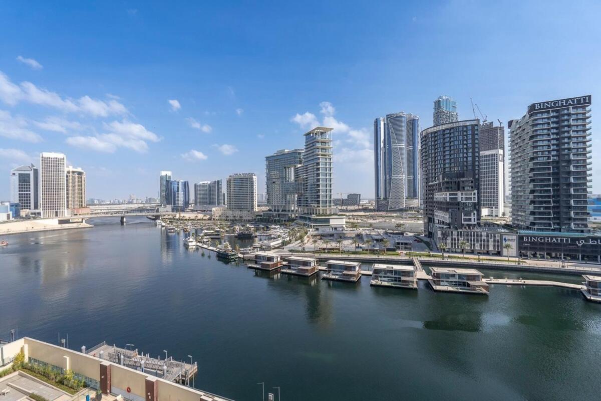 Beautifully Designed 3br With Canal Views In Business Bay