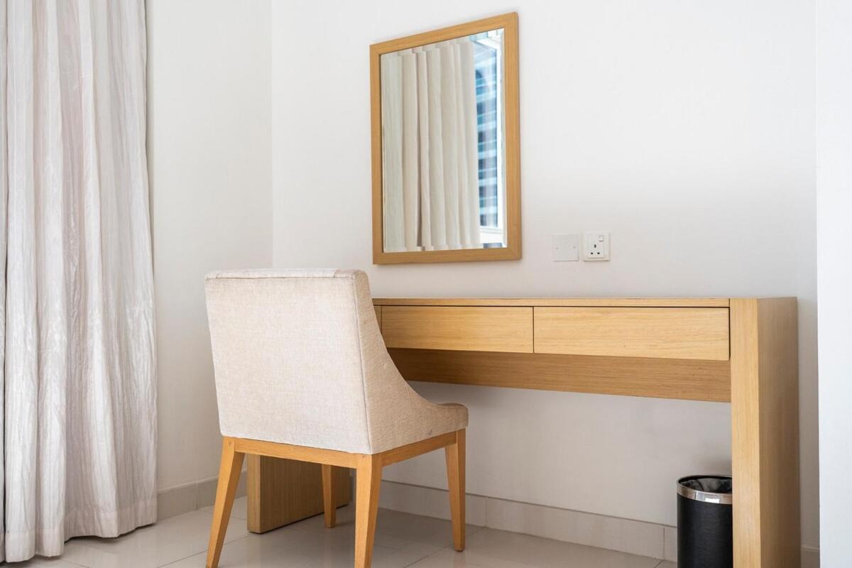 Beautifully Designed 3br With Canal Views In Business Bay Apartment