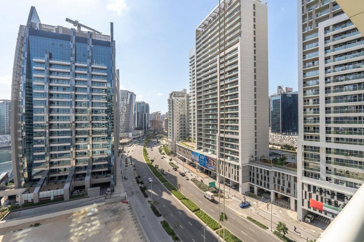 Beautifully Designed 3br With Canal Views In Business Bay Apartment