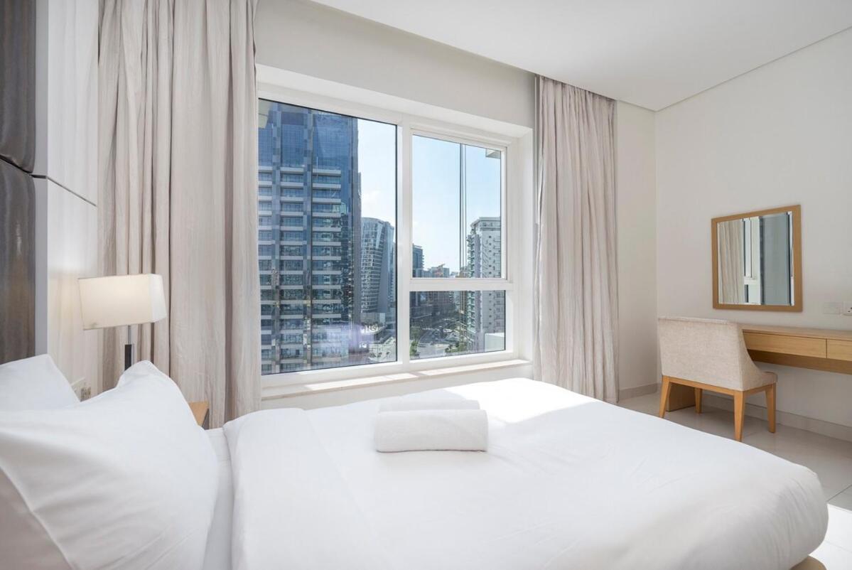 Beautifully Designed 3br With Canal Views In Business Bay Dubai