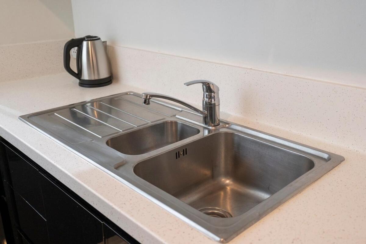 Beautifully Designed 3br With Canal Views In Business Bay * Dubai