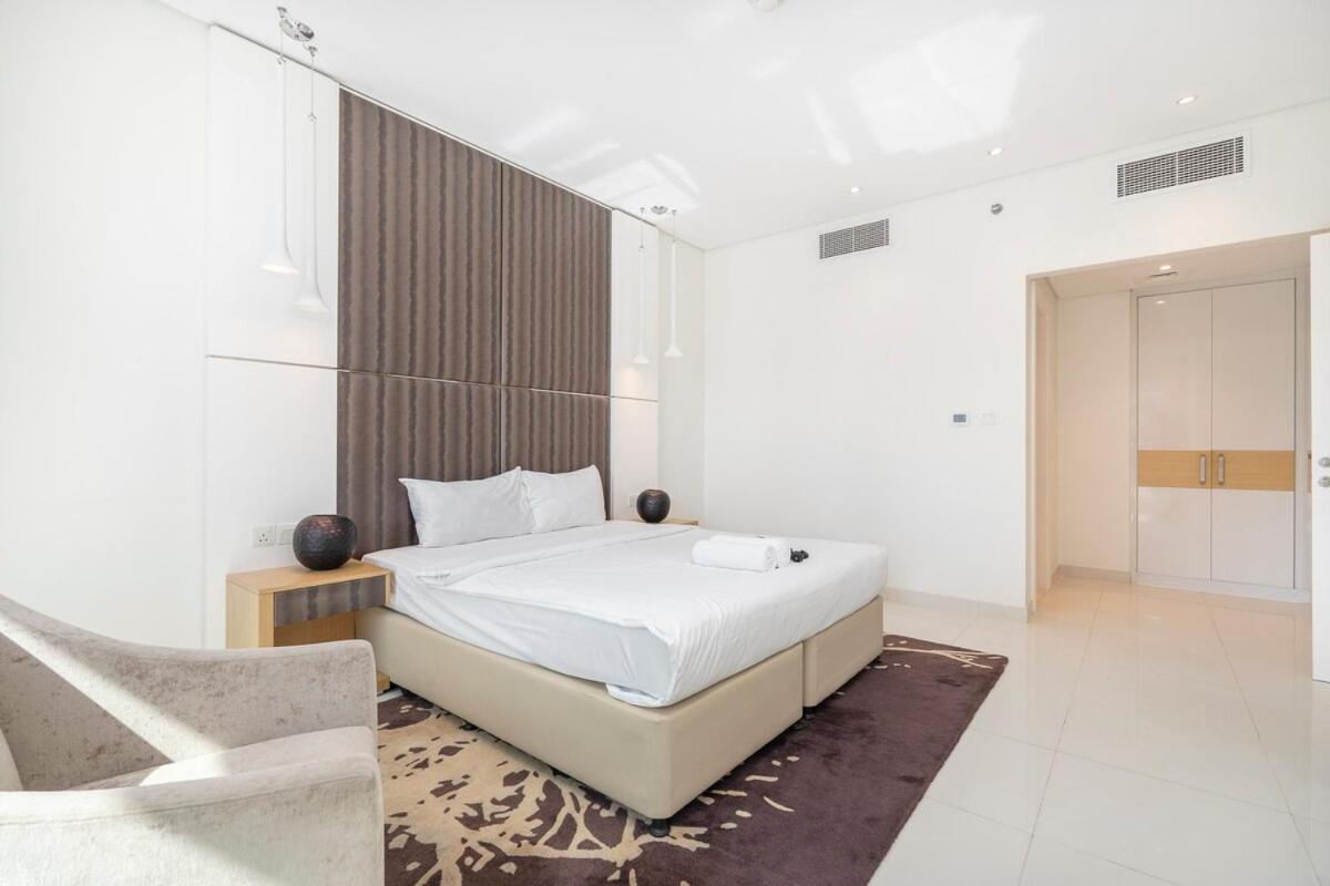 Beautifully Designed 3br With Canal Views In Business Bay