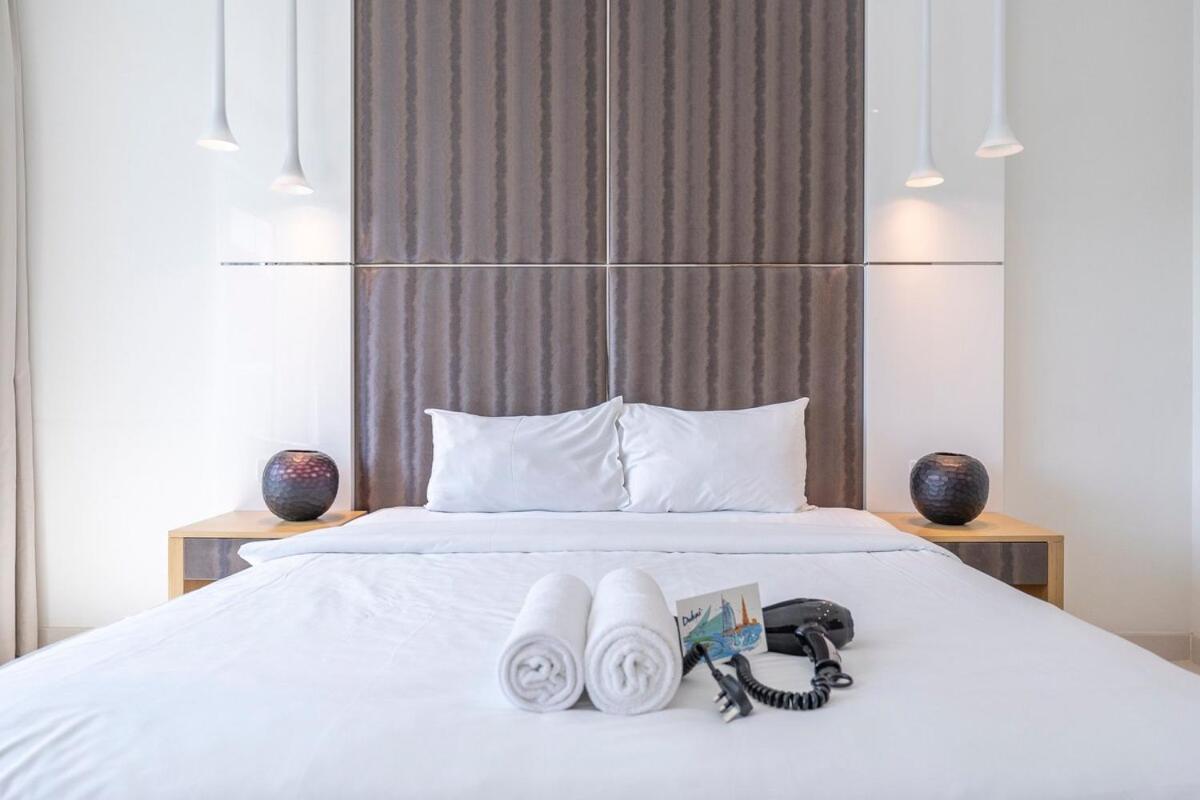 Beautifully Designed 3br With Canal Views In Business Bay Apartment