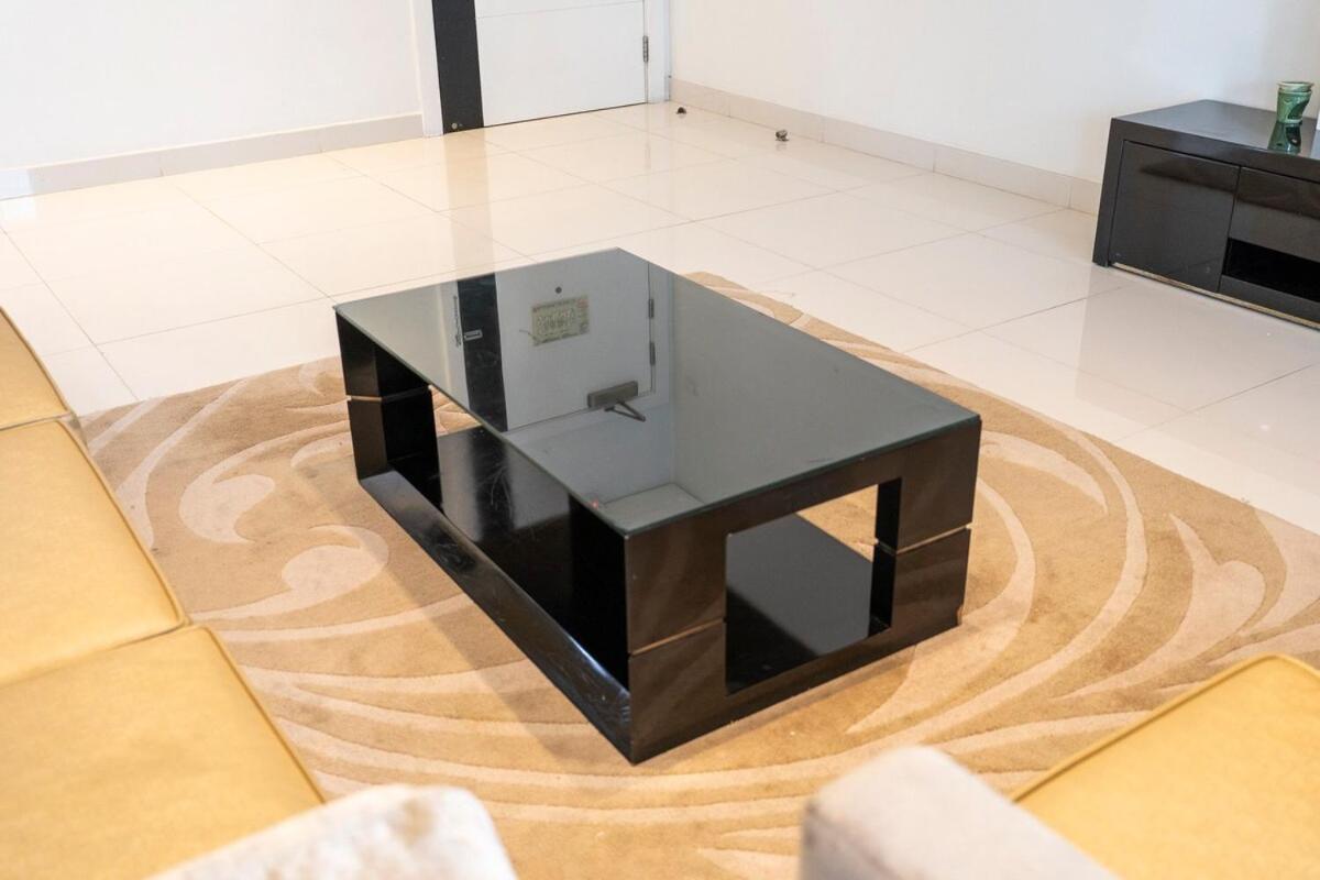 Beautifully Designed 3br With Canal Views In Business Bay *