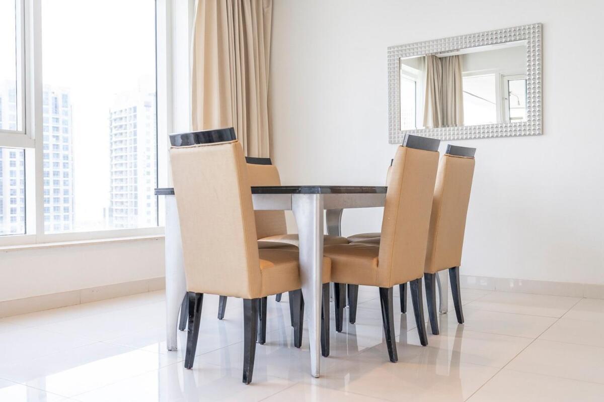 Beautifully Designed 3br With Canal Views In Business Bay