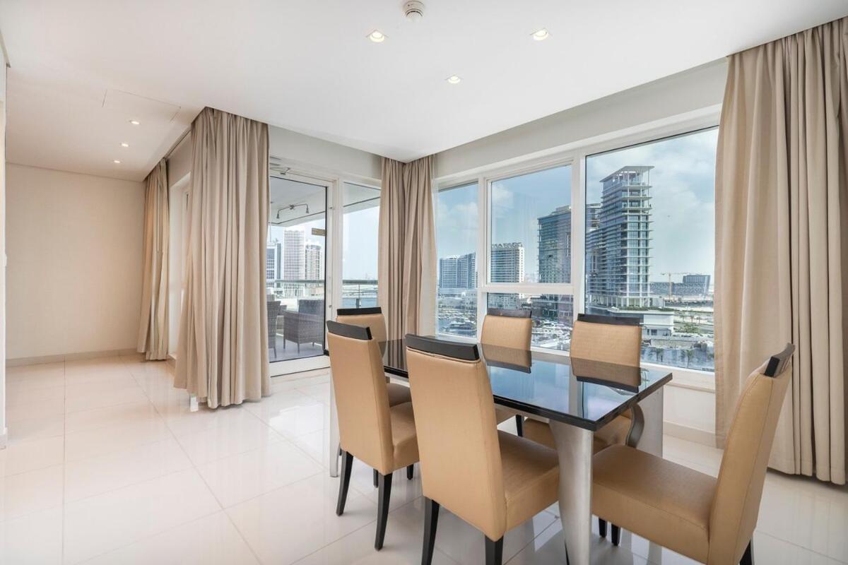 Beautifully Designed 3br With Canal Views In Business Bay Apartment *