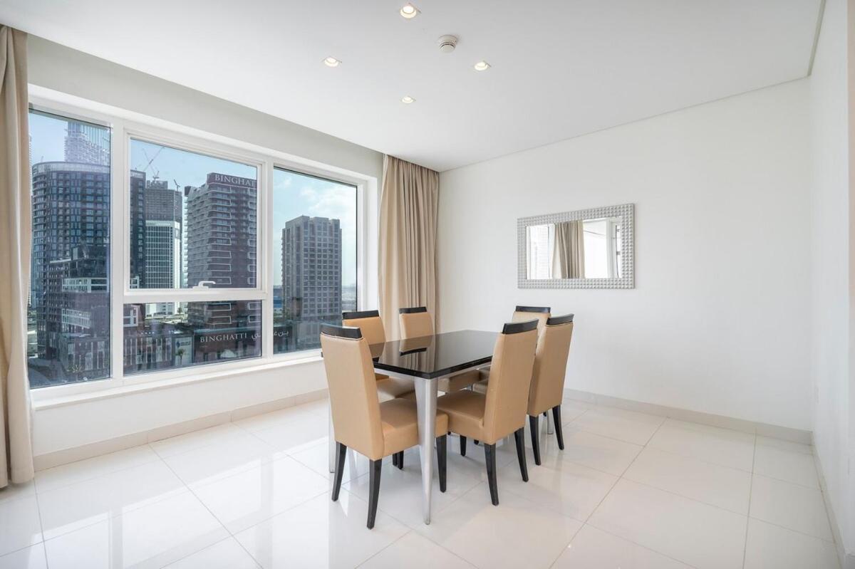 Beautifully Designed 3br With Canal Views In Business Bay *